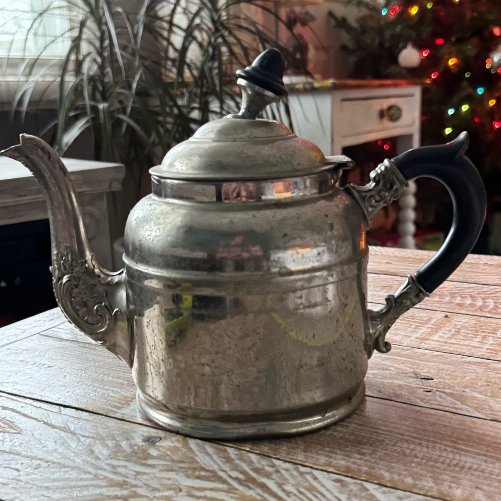 ✨Charming Victorian Silver-Plated Rochester Teapot ✨